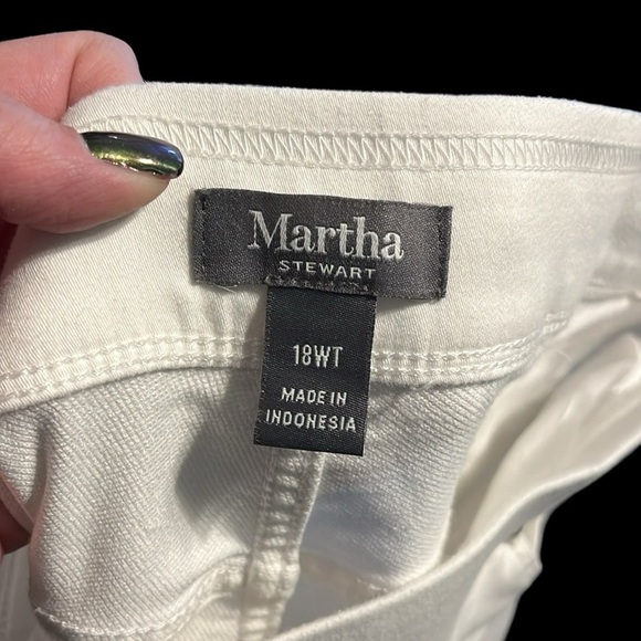 White Martha Stewart pants. - Picture 5 of 5